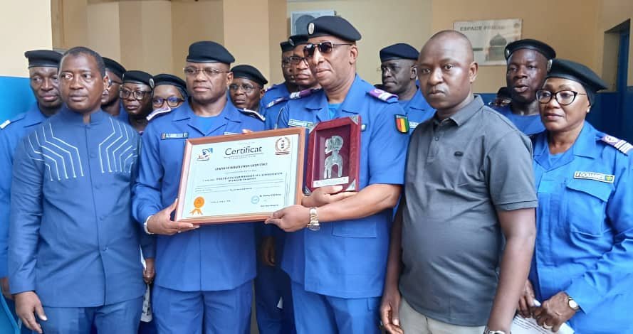 Douanes guinéennes : le Directeur Général, le Général de Brigade Cheick Gadiri Condé, distingué pour son leadership et ses réformes