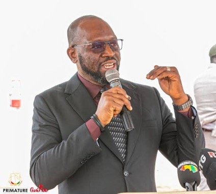 Eau embouteillée : Le ministre Aboubacar Kourouma dénonce la flambée des prix